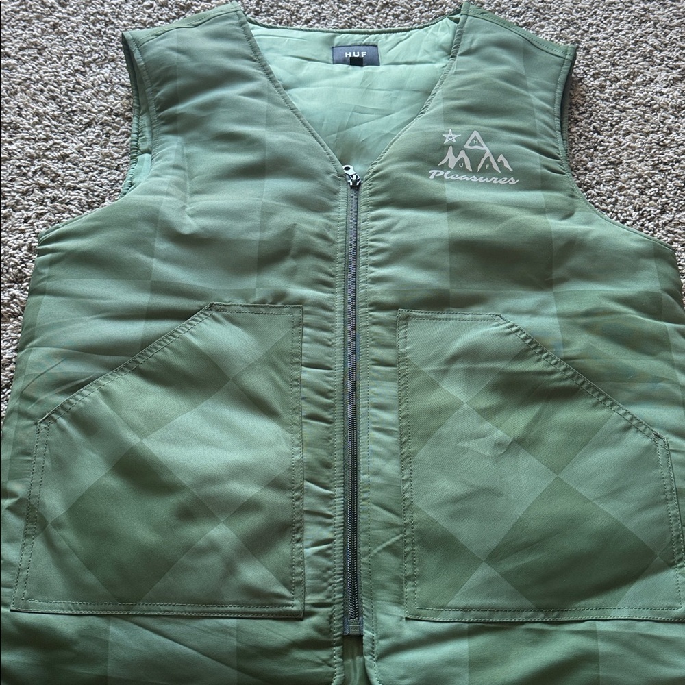 HUF Men’s NWOT Pleasures Midland Olive Green Checkered Streetwear Quilted Vest - Picture 4 of 13